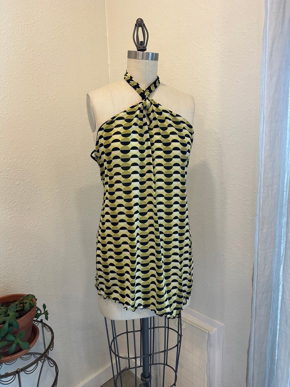 Max Studio Women’s Medium Top Green Neon Halter Top Geometric Mod Print Y2K